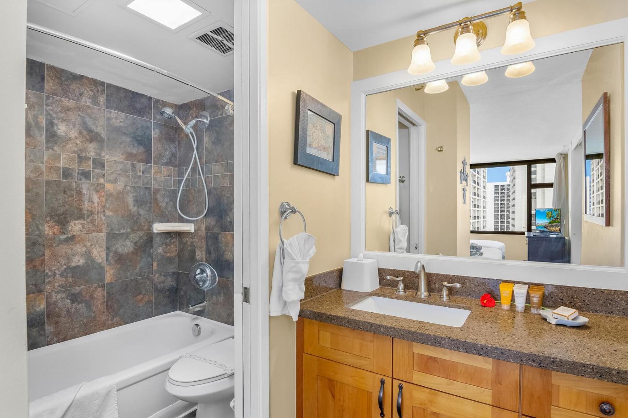 Beautiful 1Br, Steps To Waikiki Beach And Parking Honolulu Zewnętrze zdjęcie